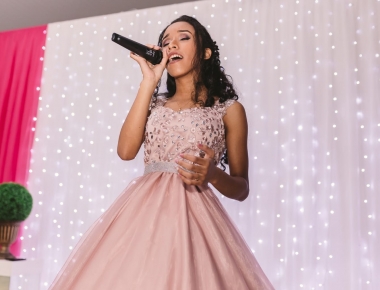 Mercedense Joeli Moreira está concorrendo em reality show nacional; vote e ajude